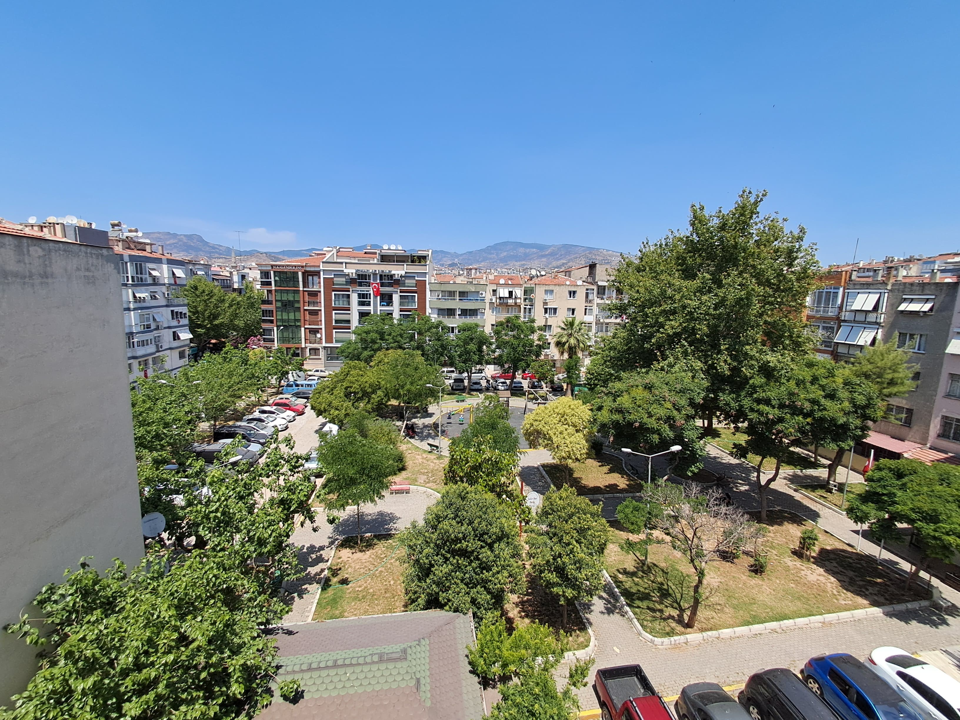 Karşıyaka Merkez Park Karşısı Önü Açık Yatırımlık Satılık Daire